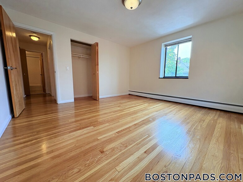 Building Photo - 222 Babcock St