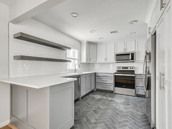 Building Photo - Beautiful Home Just Minutes from the OU Ca...