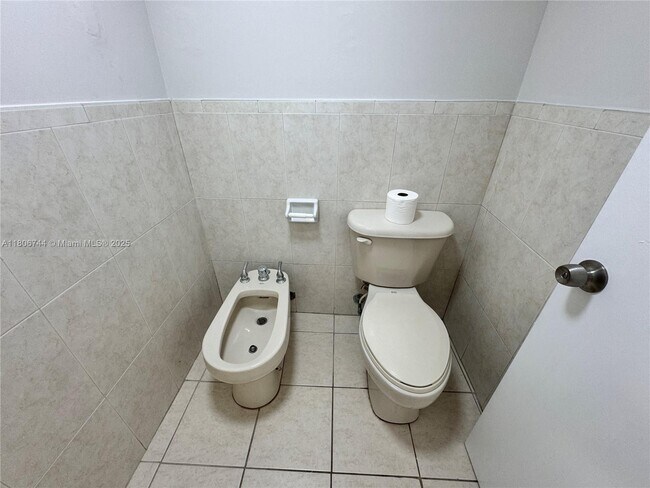 Building Photo - 5900 SW 127th Ave