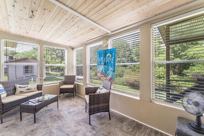 Building Photo - Charming Two Bedroom in Rogers