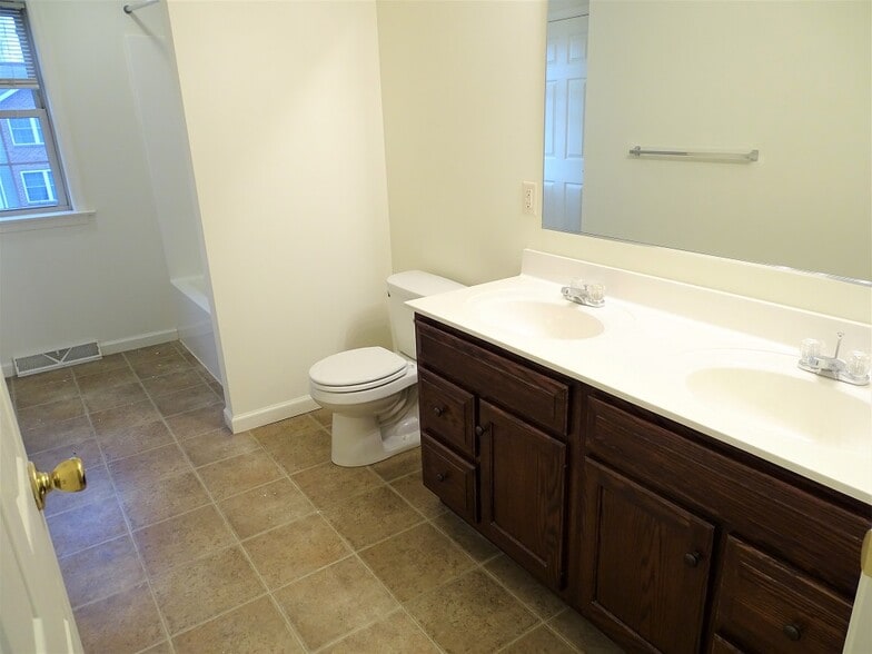 Building Photo - 150 Gable Dr