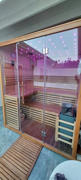 Chromotherapy lights and bluetooth - 603 Sunset Dr