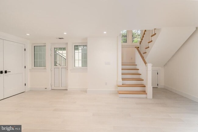 Building Photo - 3903 Legation St NW