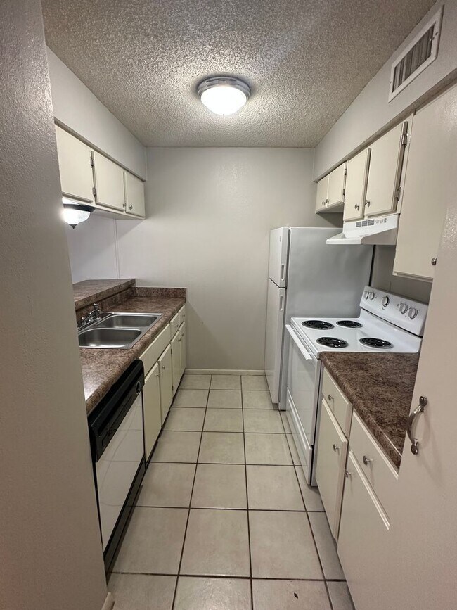 Building Photo - 1Bd/1Ba Condo located on the Germantown/Memphis Line!