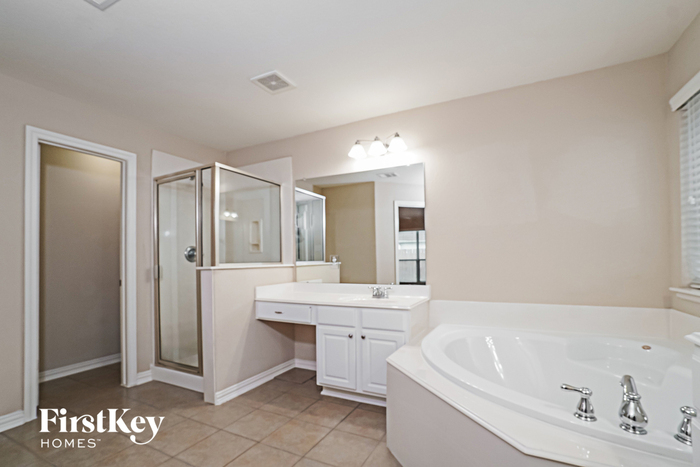 Building Photo - 6403 Alicia Way Dr