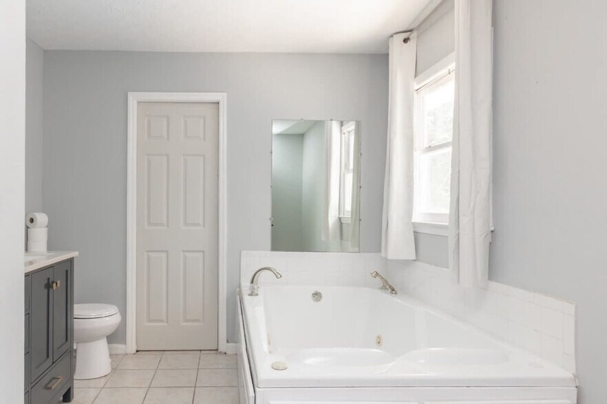 Building Photo - 5617 Ventura Dr