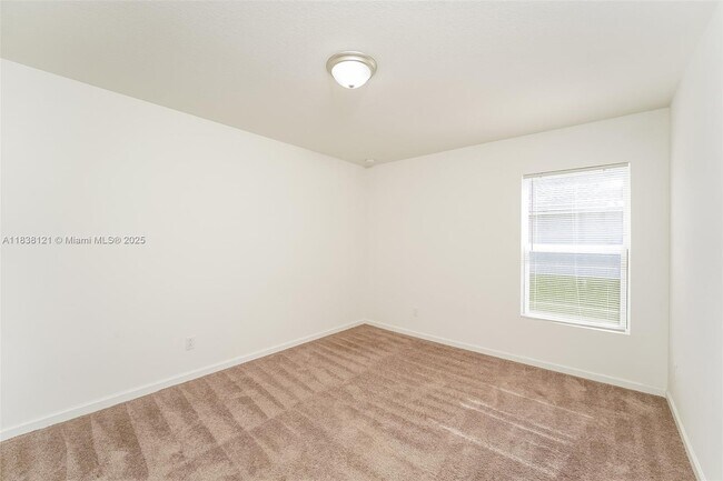 Building Photo - 1481 SW Kamchatka Ave