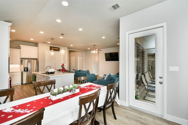 Building Photo - 5042 Albany Shores Ln