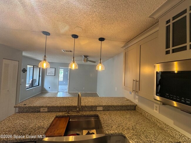 Building Photo - 1471 Sheafe Ave NE