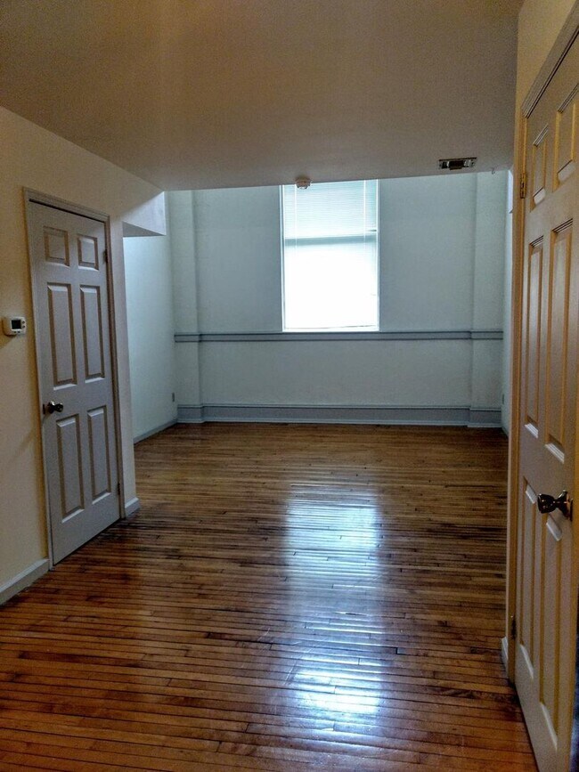 Building Photo - The Uptown Lofts #212