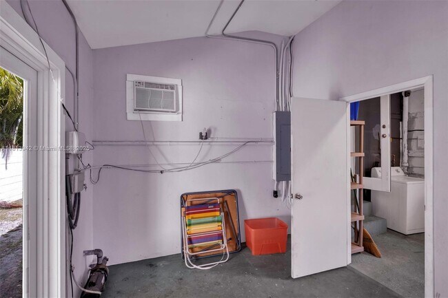 Building Photo - 386 NE 99th St