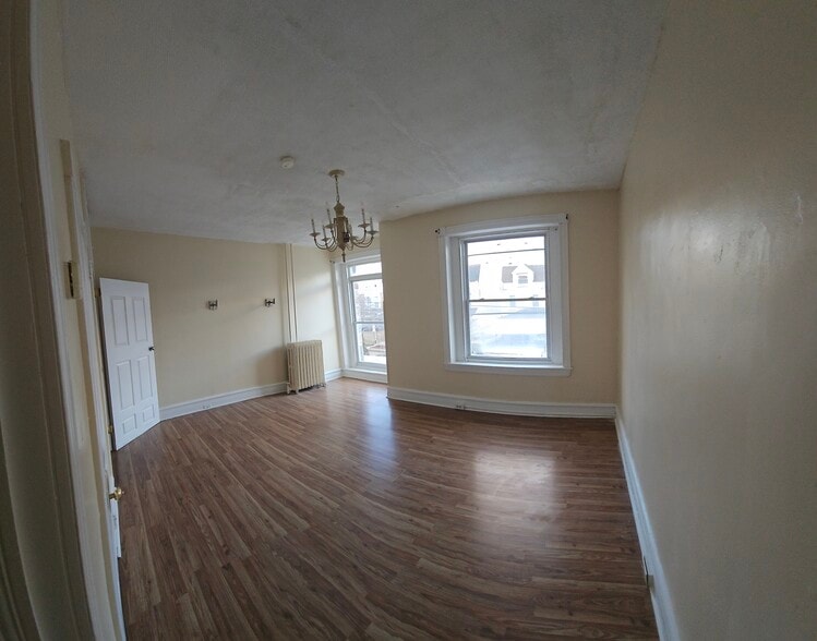 Building Photo - 132 W Douglass St