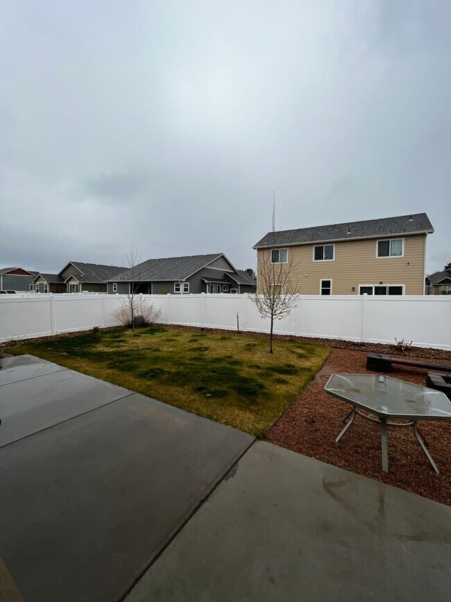 Building Photo - Spacious 4 Bed, 2 1/2 Bath House in Berthoud!