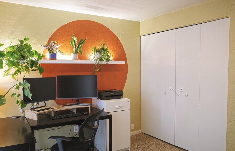 Building Photo - 2555 SW Pickford St