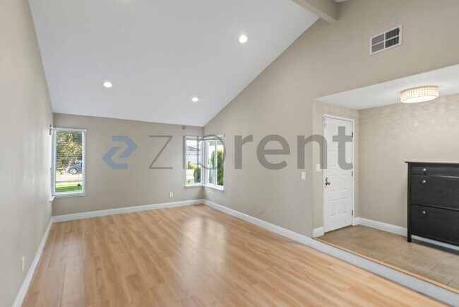 Building Photo - 33739 Slender Ct