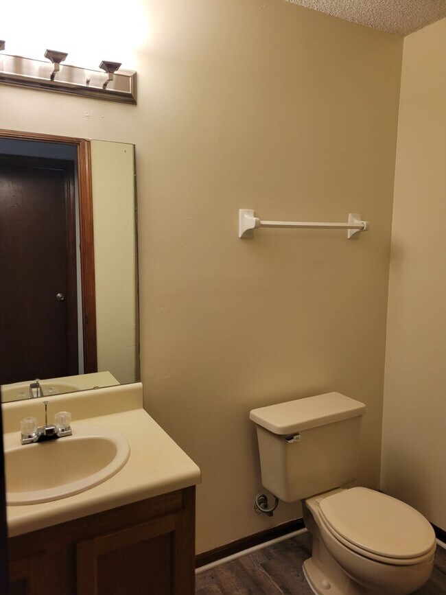 Building Photo - $1150 - 2/2 - Jefferson Square has receive...