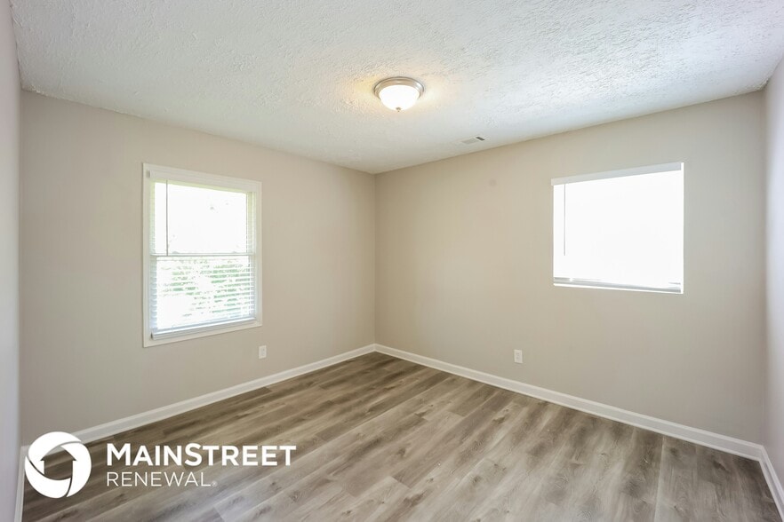 Building Photo - 8143 Huntington Dr