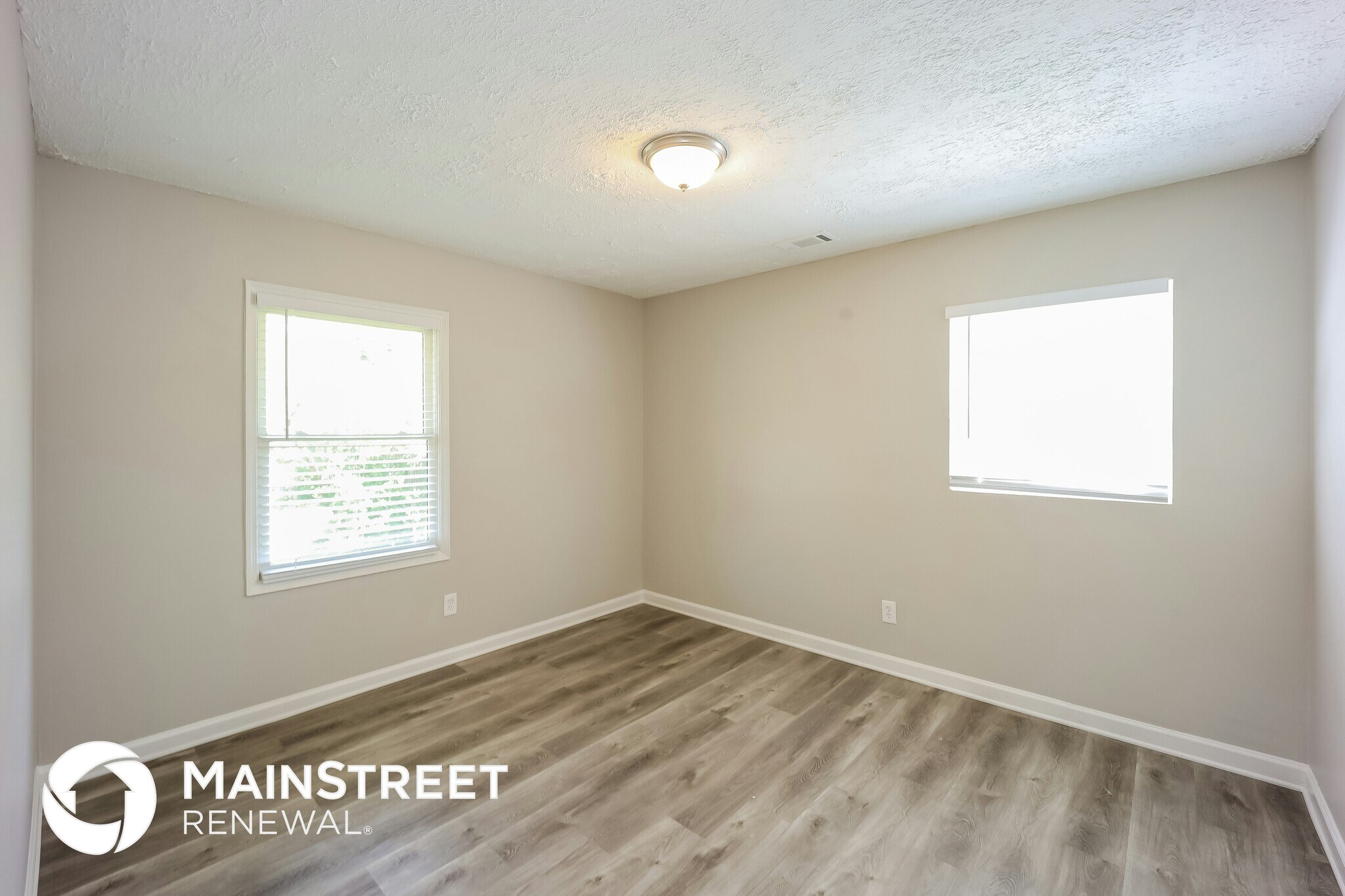 Building Photo - 8143 Huntington Dr