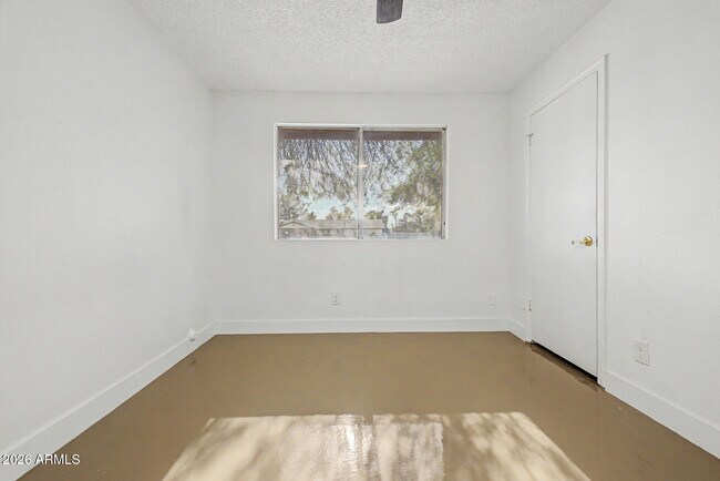 Building Photo - 16223 N 40th Pl