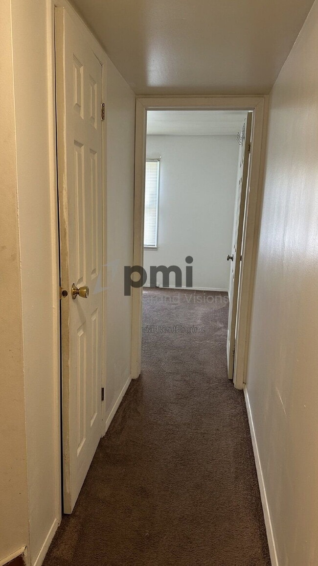 Building Photo - 1616 University Dr