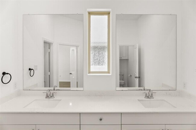 Building Photo - 28806 Bobcat Run Dr