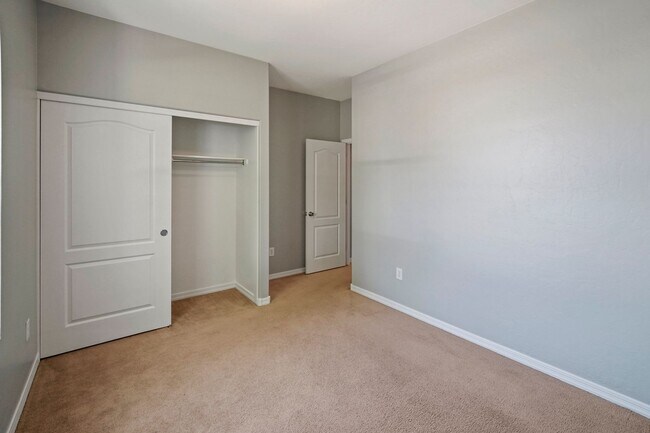 Building Photo - Stylish 4-Bedroom Rental in Rancho Sahuari...