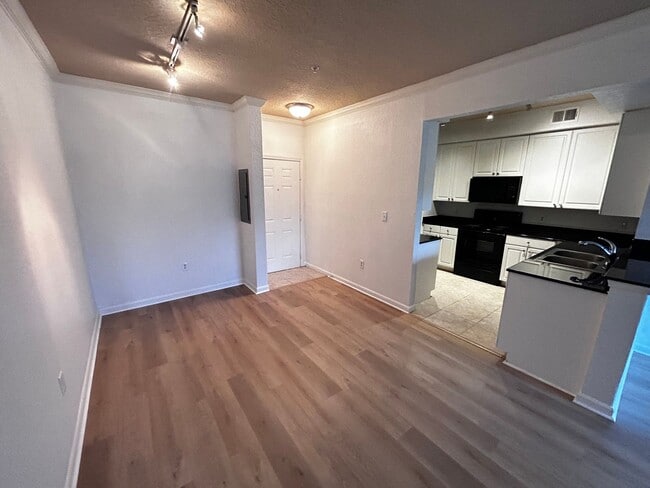 Building Photo - 2/2 Condo in the Gated Community of Villa ...