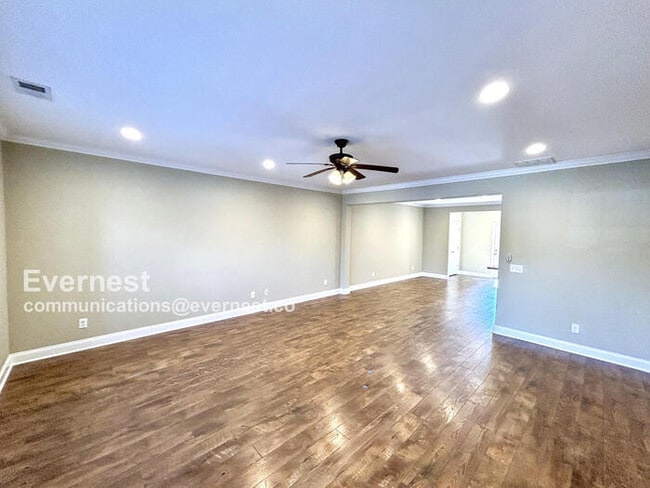 Building Photo - Spacious 3-Bedroom Home with Modern Comfor...