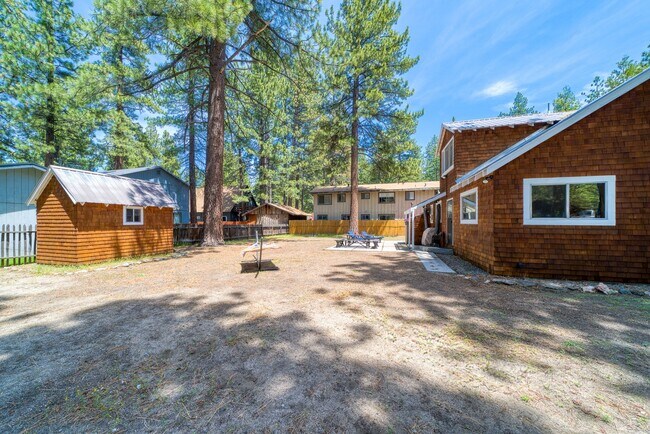 Building Photo - Lovely home with lake views available for ...