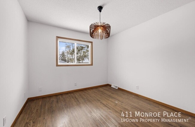 Building Photo - 411 Monroe Pl