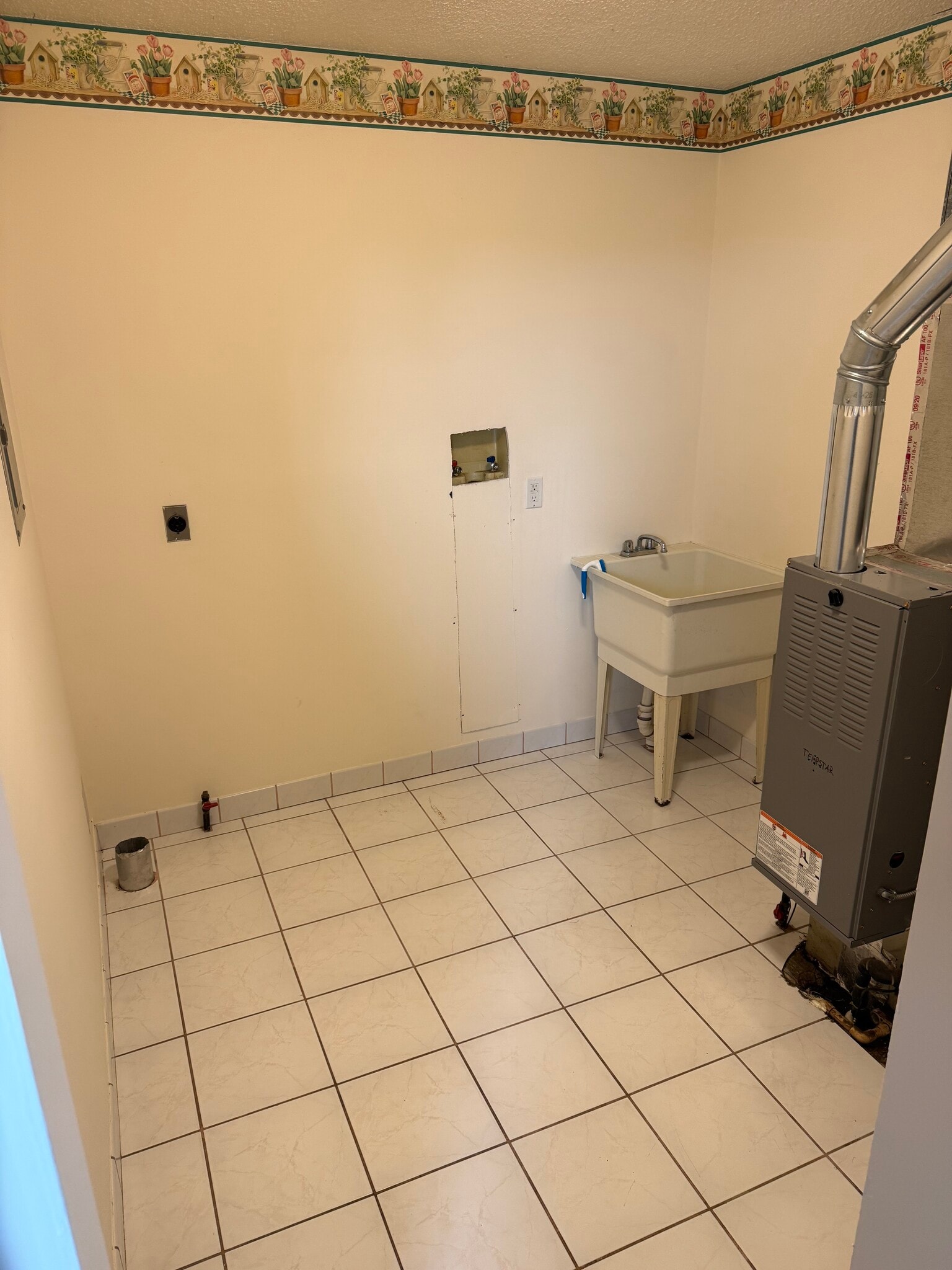 Building Photo - 8821 Sams Dr