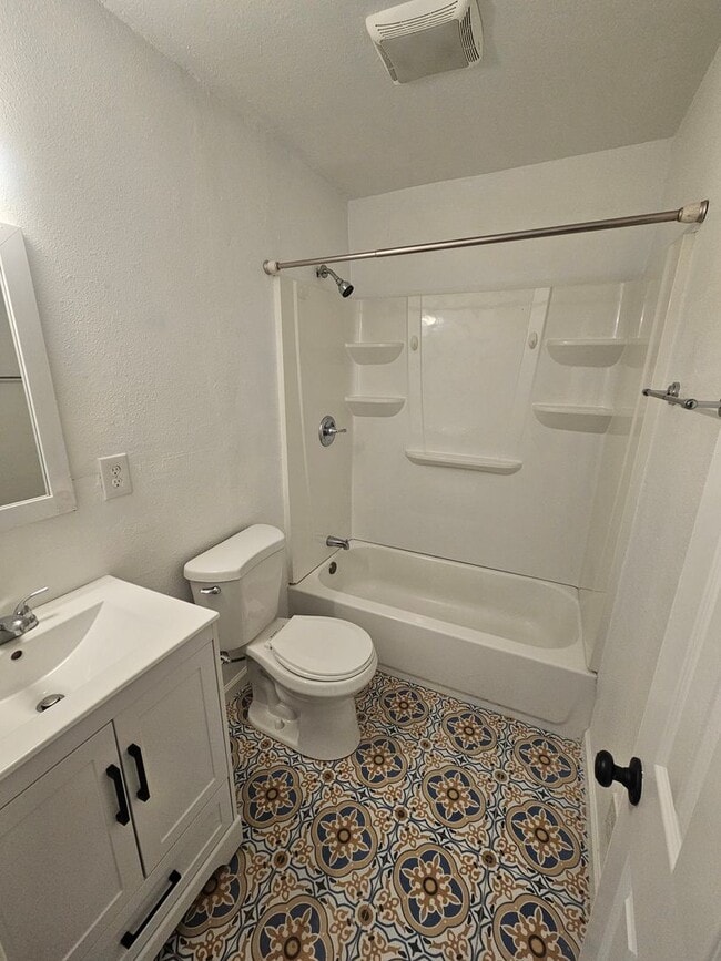 Building Photo - 2 Bedroom 1 Bath Apartment for Rent in Corning!