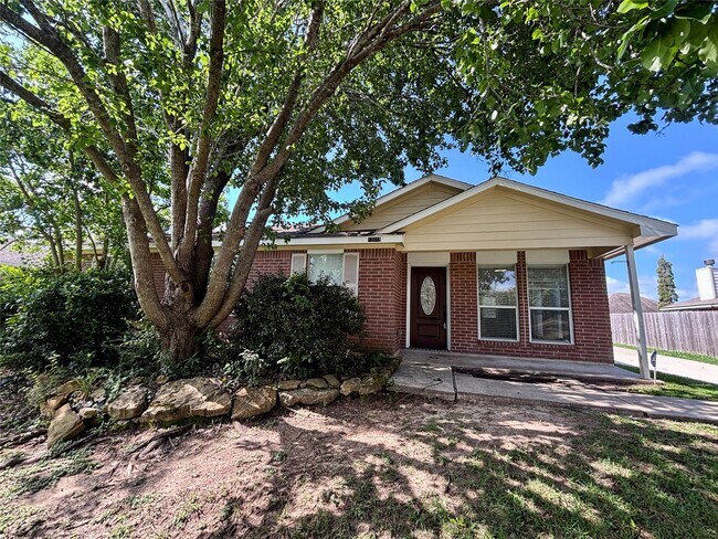 Building Photo - 13019 Skyline Dr