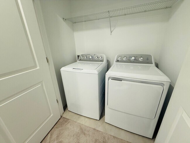 Building Photo - Townhome in The Townhomes of River Landing