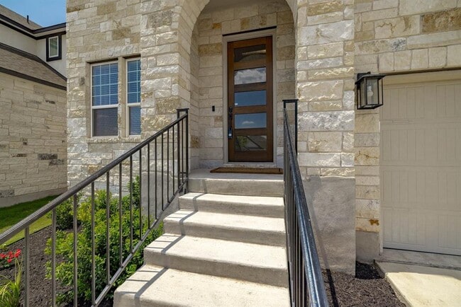 Building Photo - 708 Pinnacle Dr