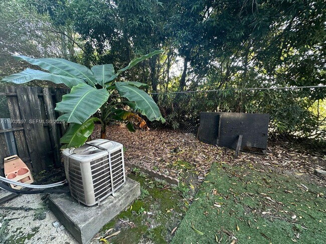 Building Photo - 1712 SE 31st Ct