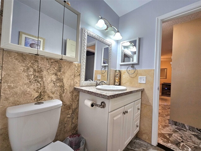 Building Photo - 2141 NE 1st Ct