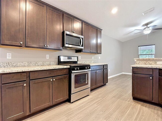 Building Photo - 225 Bella Verano Way