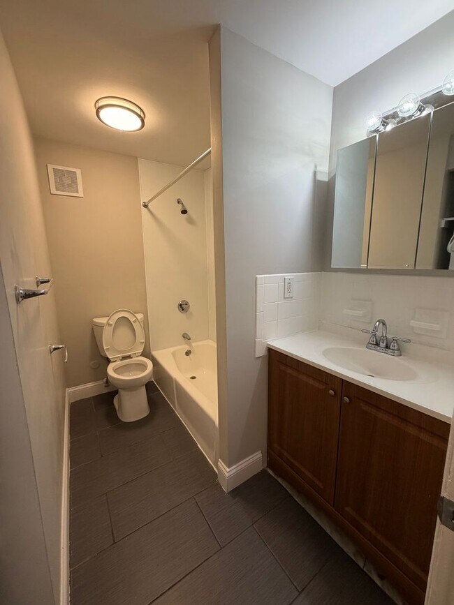 Interior Photo - Harvard Street Apartments