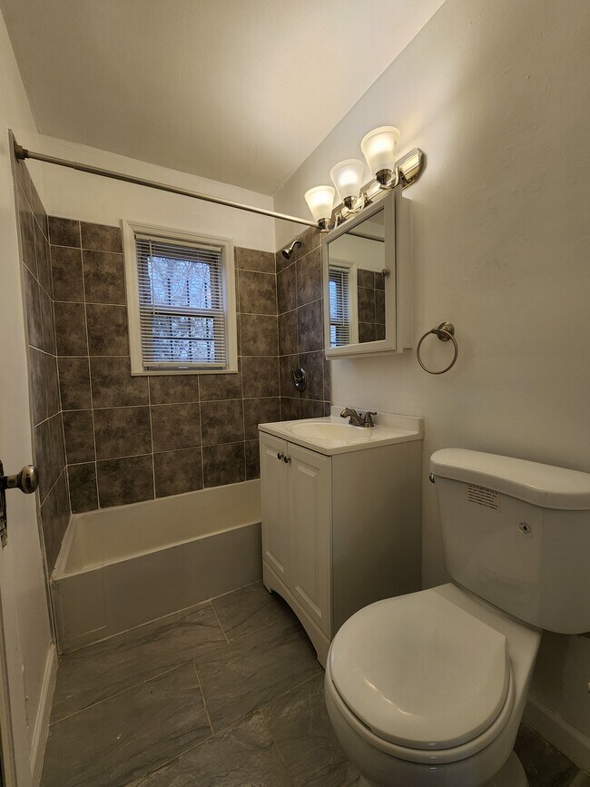 Building Photo - 364 Oakland St