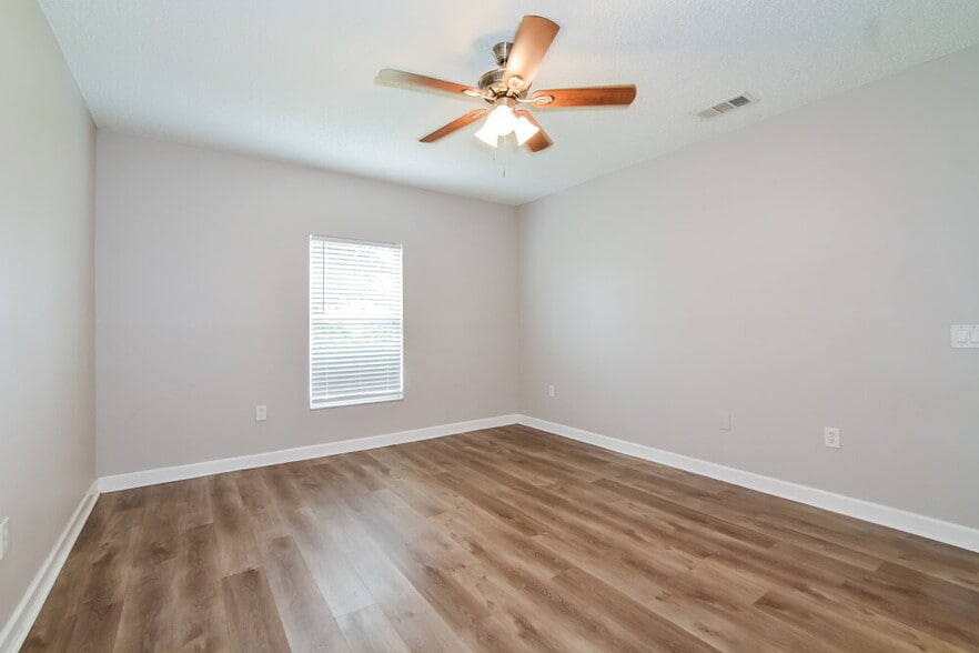 Building Photo - 627 Cotulla Dr