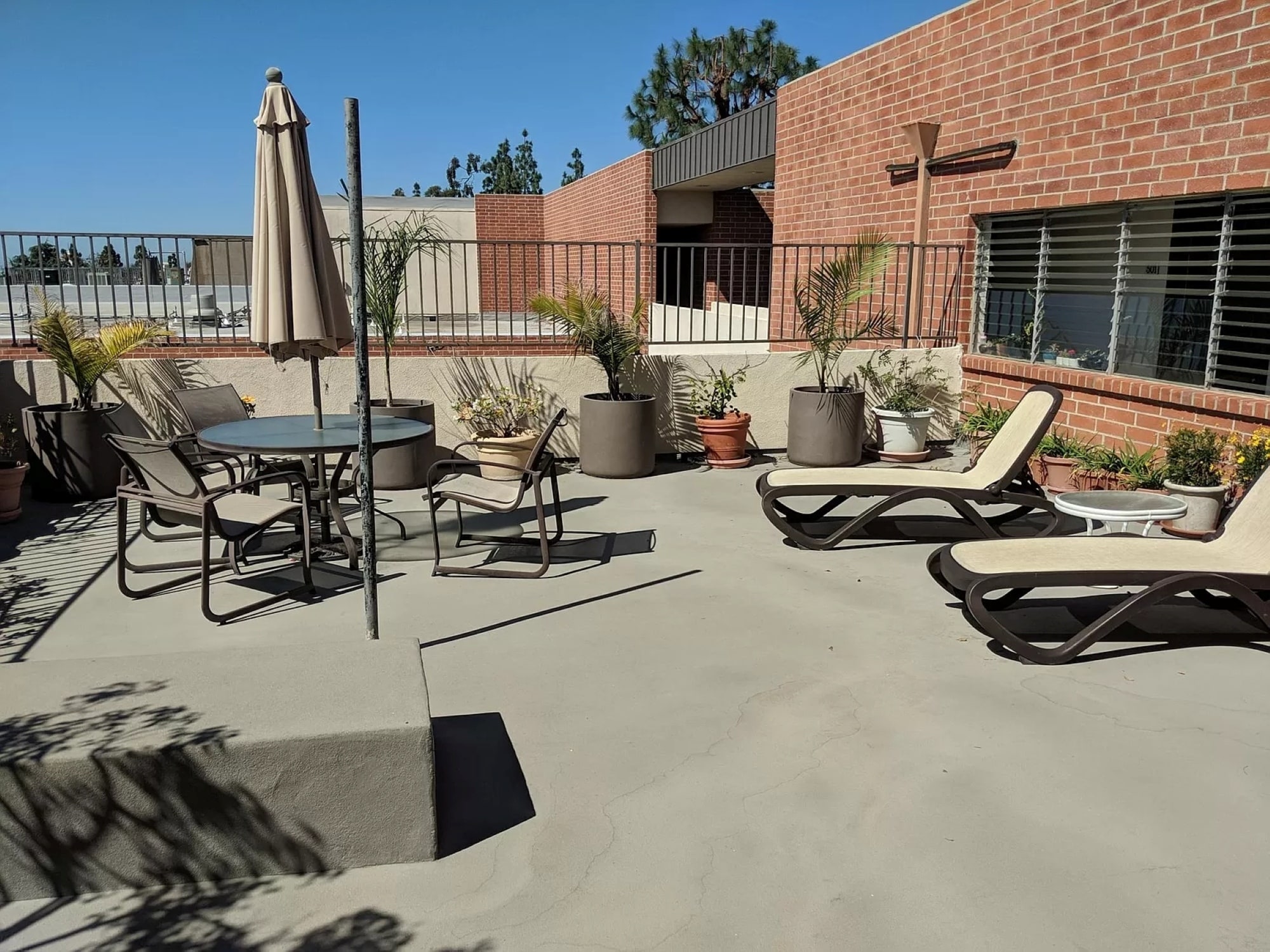 Rooftop sun deck - 11750 W Sunset Blvd
