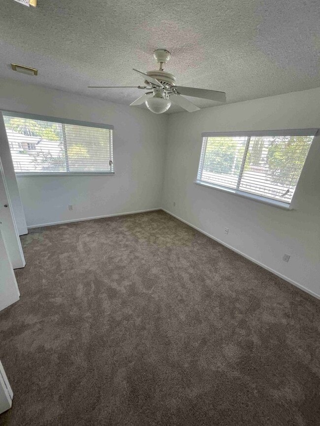 Building Photo - SOUTH OF THE BLVD. HOME IN WOODLAND HILLS!