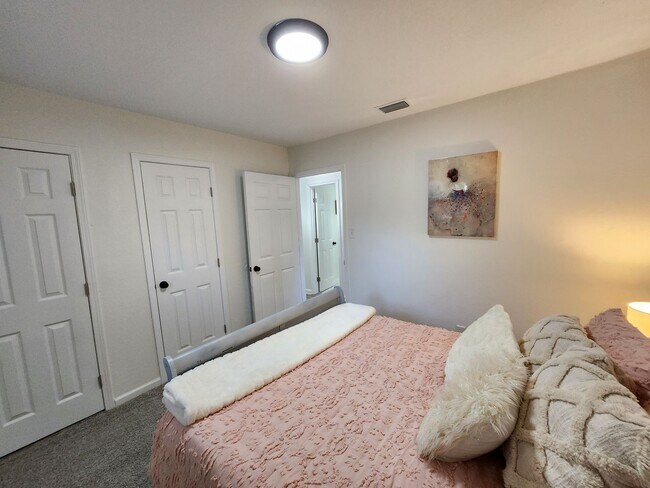 Building Photo - MOVE IN SPECIAL: HALF OFF first full month of rent!!!