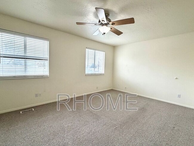 Building Photo - 326 Fenton Ave