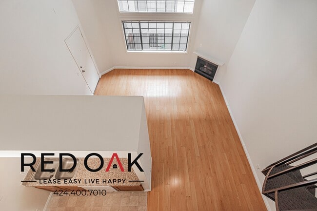 Building Photo - 4651 Cahuenga Blvd