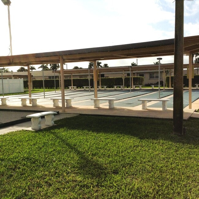 Building Photo - 2723 Dudley Dr W