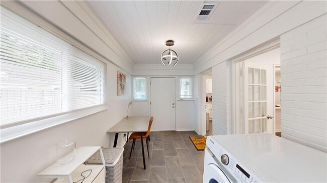 Building Photo - 2610 Walton Ave