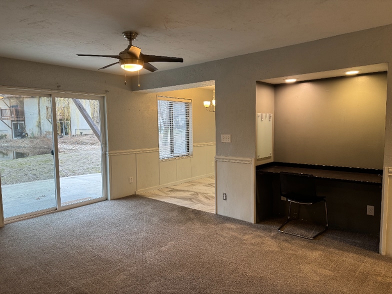 Building Photo - 5561 S Willow Ln