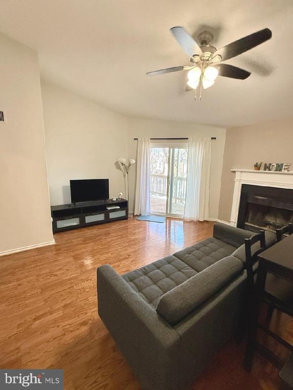 Building Photo - 1532 Lincoln Way